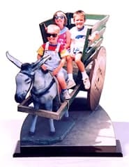 picture statuette of kids on vacation